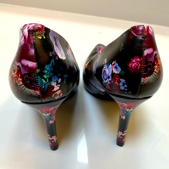 Guess Floral Pumps Sz 7 - Picture 5 of 8